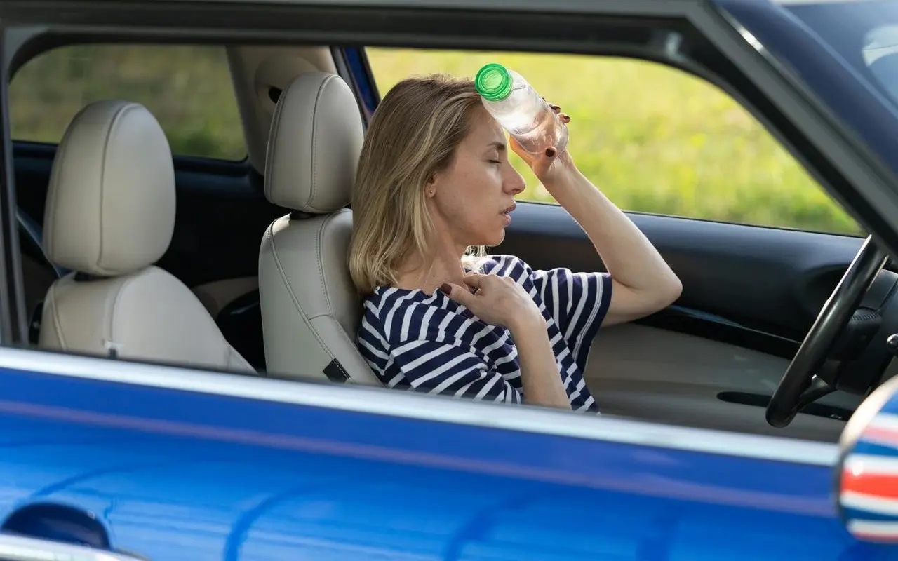 Jak przygotować auto do dalekiej podróży w upalne dni – lista koniecznych czynności